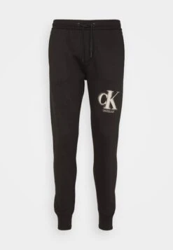 Calvin Klein Jeans Spray Pant - Trainingsbroek - Black 10 Calvin Klein Jeans Spray Pant - Trainingsbroek - Black -Next Verkoopwinkel 001bcf851cc54b30bdf92860d53ec4fb