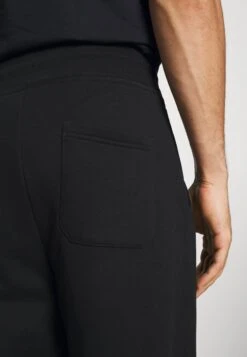 Gant Archive Shield- Trainingsbroek - Black 11 Gant Archive Shield- Trainingsbroek - Black -Next Verkoopwinkel 0414071b8d6d4f568166113800e6ce11