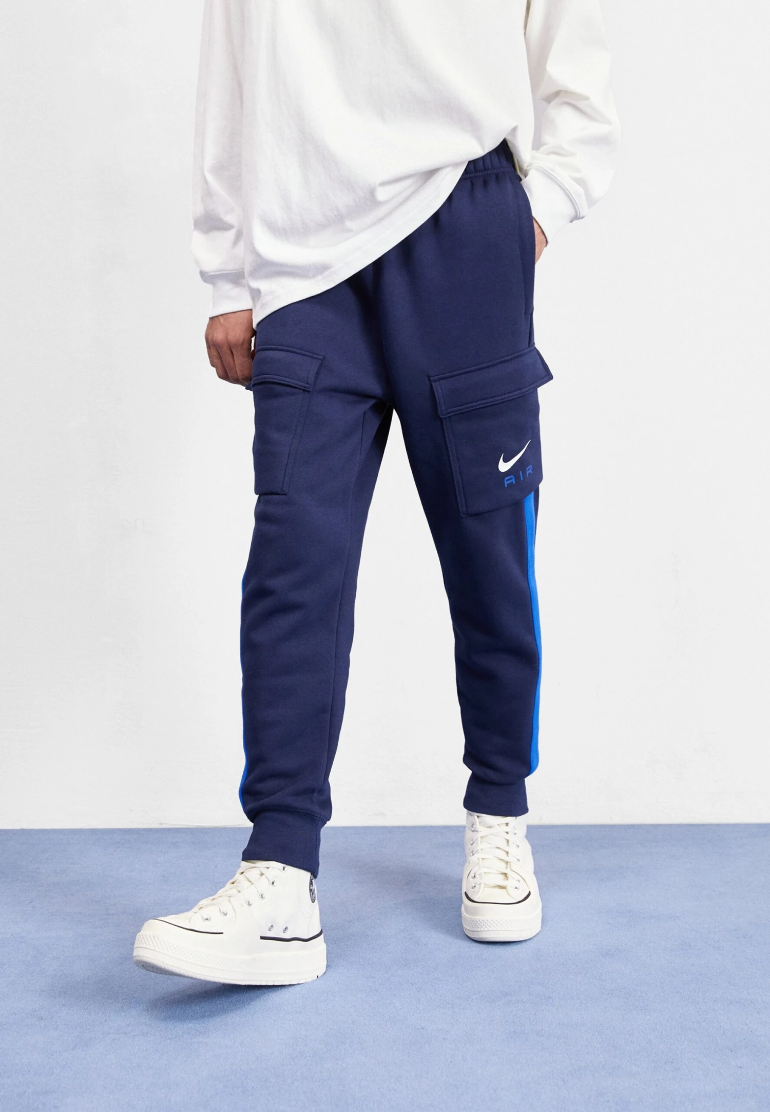 Nike Sportswear Air Pant- Cargobroek - Obsidian/Game Royal 1 Nike Sportswear Air Pant- Cargobroek - Obsidian/Game Royal