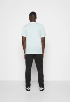 Adidas Originals Trace Tee - T-Shirt Basic - Almost Blue 10 Adidas Originals Trace Tee - T-Shirt Basic - Almost Blue -Next Verkoopwinkel 0d4af6e9526440179282fd585d41b558