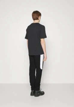 Bikkembergs Trainingsbroek - Black 7 Bikkembergs Trainingsbroek - Black -Next Verkoopwinkel 1239c8e8864b43198dc65cee71fd323c