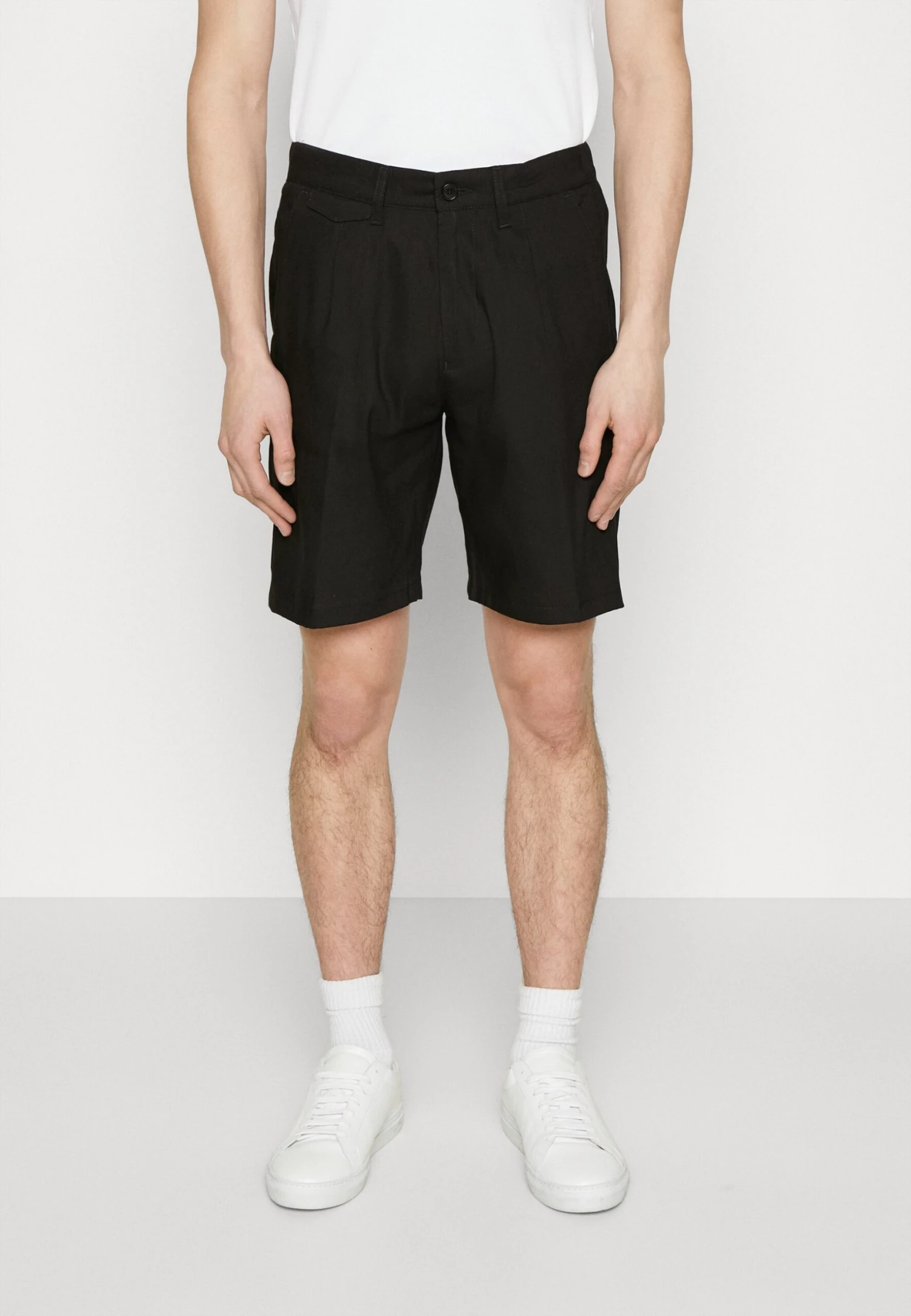 DRYKORN Abroad - Shorts - Black 1 DRYKORN Abroad - Shorts - Black