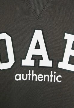 BERSHKA Varsity Print - Plush - T-Shirt Print - Grey -Next Verkoopwinkel 1804439b2f2e44939fa033b8847e061a