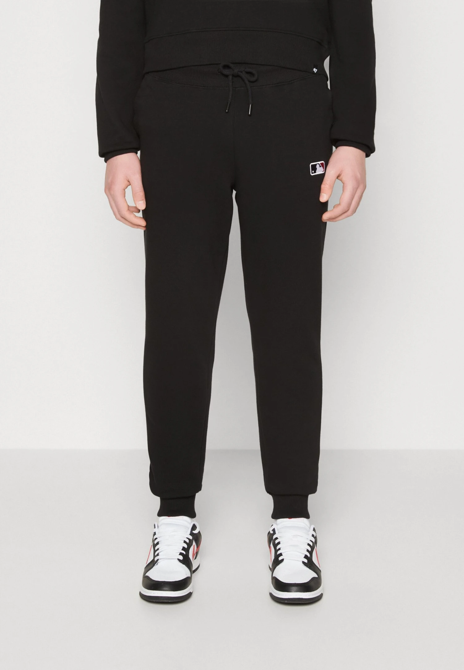 47 Batterman League Logo Base Runner Helix Pants - Trainingsbroek - Jet Black 1 47 Batterman League Logo Base Runner Helix Pants - Trainingsbroek - Jet Black