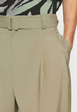 Emporio Armani Pantaloni - Broek - Verde Militare 9 Emporio Armani Pantaloni - Broek - Verde Militare -Next Verkoopwinkel 1d333d0de64f4655bffab99f8c87998d