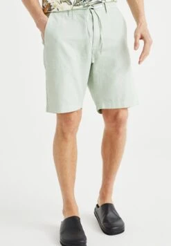 WE FASHION Shorts - Green