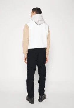 Jordan Warmup Pant - Trainingsbroek - Black/Sail 11 Jordan Warmup Pant - Trainingsbroek - Black/Sail -Next Verkoopwinkel 2e73335f7a864e9abf0c20a39354ec99