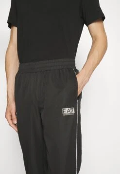 EA7 Emporio Armani Tracksuit - Trainingspak - White/Black 14 EA7 Emporio Armani Tracksuit - Trainingspak - White/Black -Next Verkoopwinkel 31ca345f8af74854a422389359388894