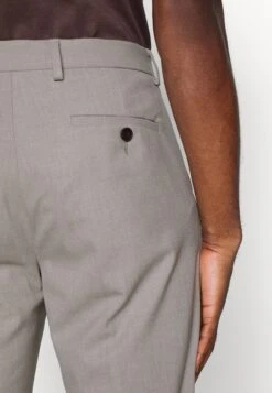 The Stand Alone Trouser - Broek - Beige 9 The Stand Alone Trouser - Broek - Beige -Next Verkoopwinkel 335649084ff74948af281c538bf6ae7d