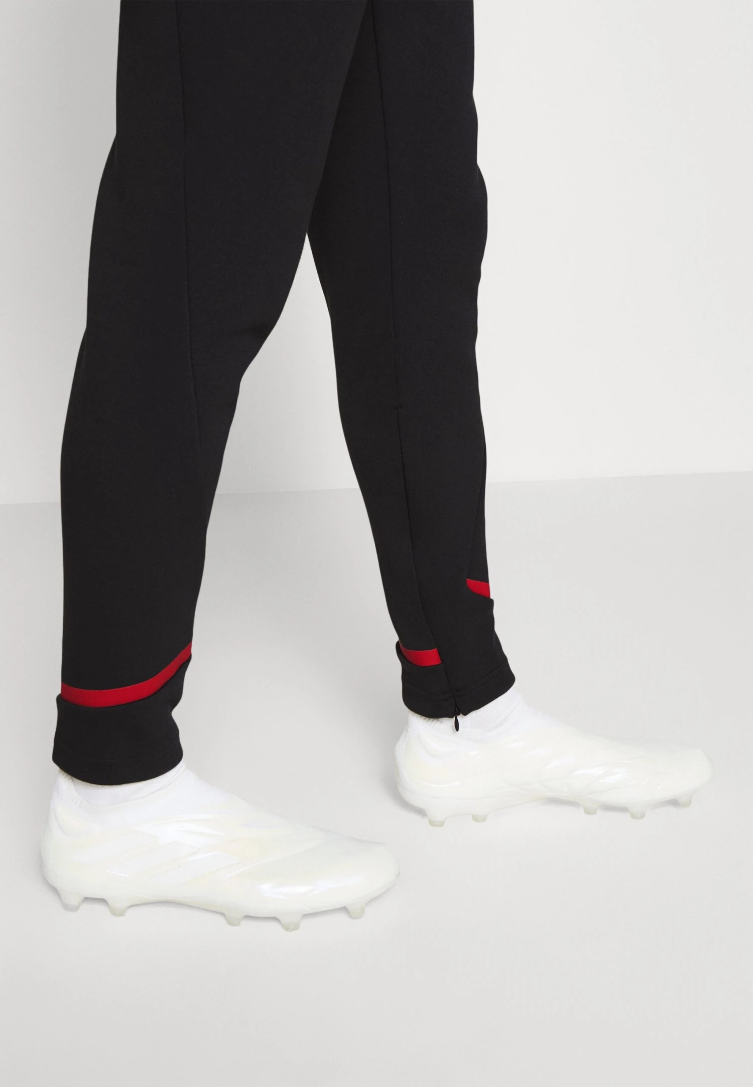 ADIDAS PERFORMANCE Manchester United Pant - Fanartikel - Black 4 ADIDAS PERFORMANCE Manchester United Pant - Fanartikel - Black - Afbeelding 4