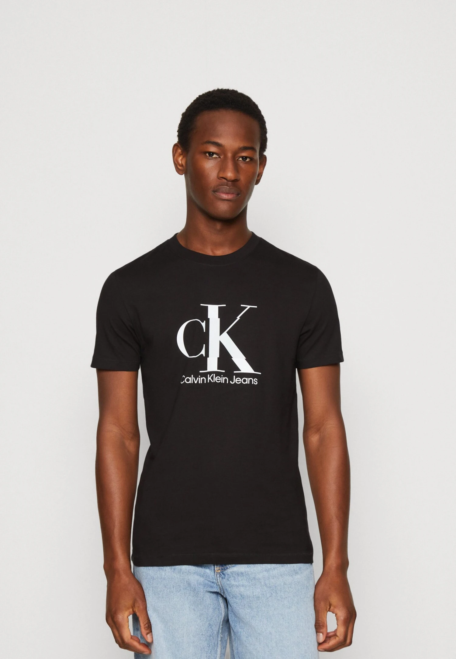 Calvin Klein Jeans Disrupted Monologo- T-Shirt Print - Black 1 Calvin Klein Jeans Disrupted Monologo- T-Shirt Print - Black