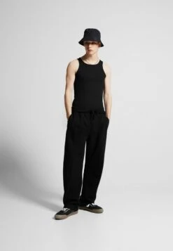 BERSHKA Wide Leg - Trainingsbroek - Black 6 BERSHKA Wide Leg - Trainingsbroek - Black -Next Verkoopwinkel 492017bb389043098fc22346e6df9d0a