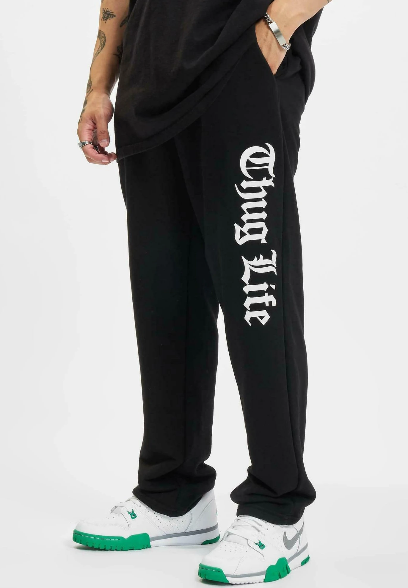 URBAN CLASSICS Thug Life Timemachine - Trainingsbroek - Black 1 URBAN CLASSICS Thug Life Timemachine - Trainingsbroek - Black