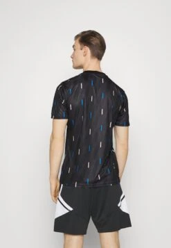 ADIDAS PERFORMANCE Manchester United Prematch - Fanartikel - Black/Night Grey/Glory Blue/Icey Pink 8 ADIDAS PERFORMANCE Manchester United Prematch - Fanartikel - Black/Night Grey/Glory Blue/Icey Pink -Next Verkoopwinkel 546e3dc591284e0993bda52bf8ceb3ef