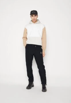 Jordan Warmup Pant - Trainingsbroek - Black/Sail 12 Jordan Warmup Pant - Trainingsbroek - Black/Sail -Next Verkoopwinkel 5c1dc62ca226455b9a1e518673227f90