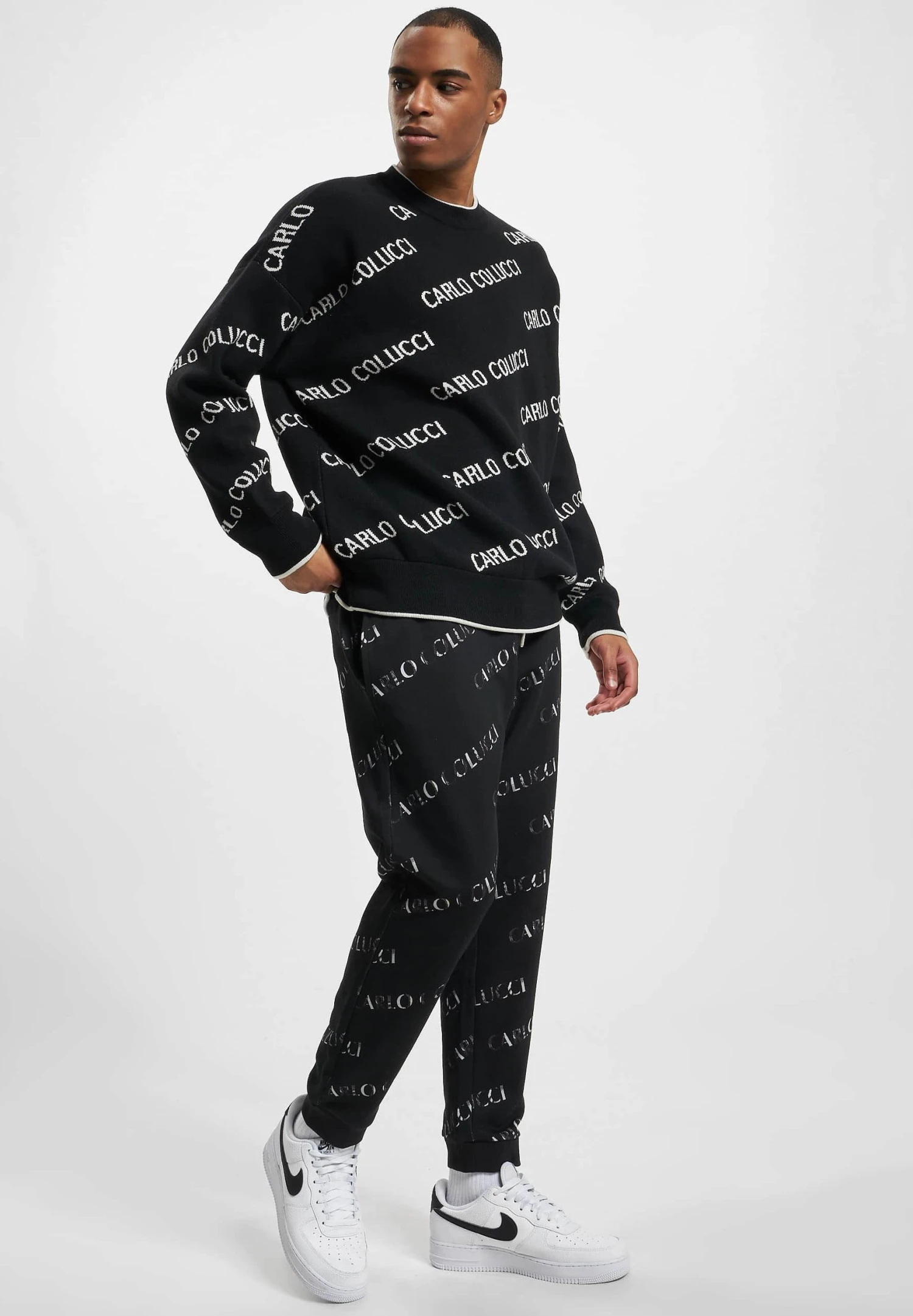 URBAN CLASSICS Allover Logo - Trainingsbroek - Black 2 URBAN CLASSICS Allover Logo - Trainingsbroek - Black - Afbeelding 2