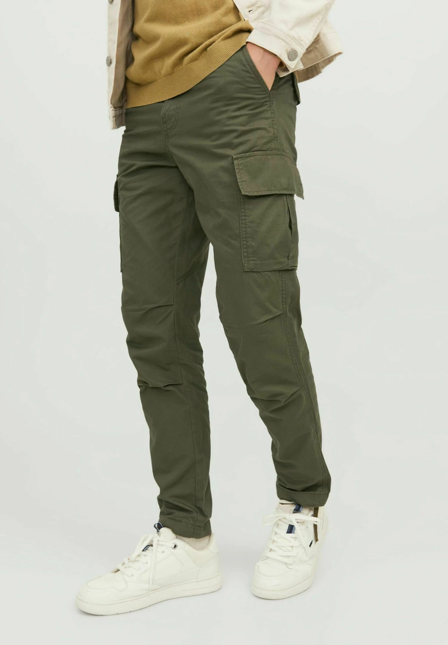 Jack & Jones Jwhace Jjtucker Ana - Cargobroek - Olive Night 1 Jack & Jones Jwhace Jjtucker Ana - Cargobroek - Olive Night