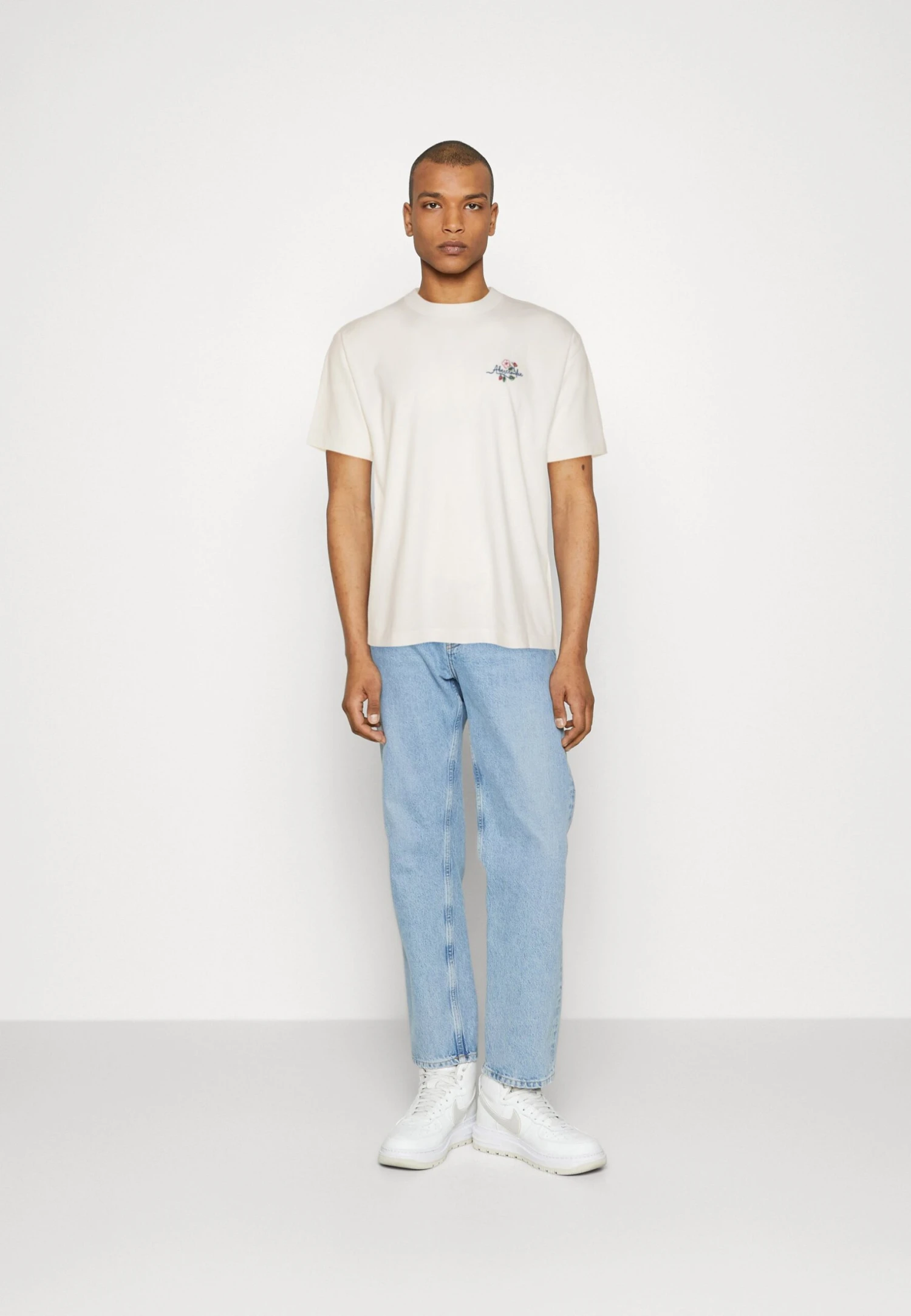 Abercrombie & Fitch Floral Embroidery Logo Tee - T-Shirt Print - Jet Stream 2 Abercrombie & Fitch Floral Embroidery Logo Tee - T-Shirt Print - Jet Stream - Afbeelding 2