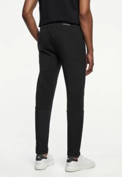Hackett London Am Storm Jogger - Trainingsbroek - Black 8 Hackett London Am Storm Jogger - Trainingsbroek - Black -Next Verkoopwinkel 69360a8534484cc3886109b827184eb2