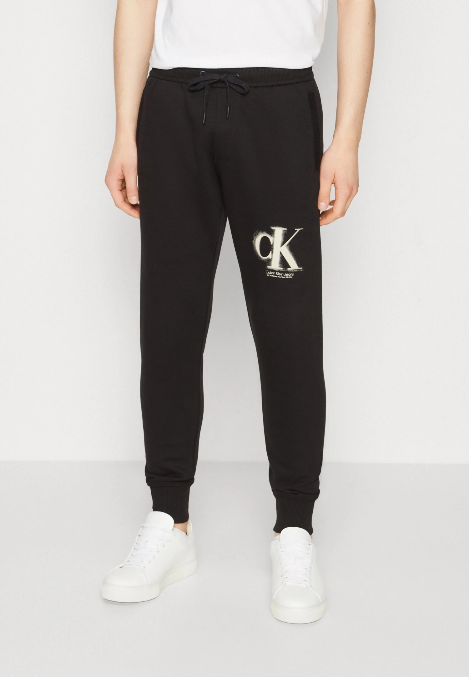 Calvin Klein Jeans Spray Pant - Trainingsbroek - Black 1 Calvin Klein Jeans Spray Pant - Trainingsbroek - Black