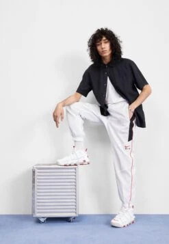 Nike Sportswear Air Pant - Trainingsbroek - Summit White/Black 8 Nike Sportswear Air Pant - Trainingsbroek - Summit White/Black -Next Verkoopwinkel 7b6fa93c55094fe286a8c899c19951a5