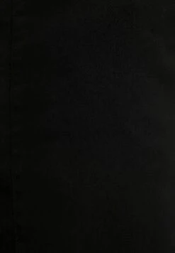 BERSHKA Rustic-Effect Bermuda - Shorts - Black 9 BERSHKA Rustic-Effect Bermuda - Shorts - Black -Next Verkoopwinkel 853b2d090fdb4c49b2cbe4b9fb0588e9