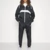 Nike Sportswear Club Suit - Trainingspak - Black/White 6 Nike Sportswear Club Suit - Trainingspak - Black/White -Next Verkoopwinkel 887ffa1e94d343f683b2599988f6b3e4