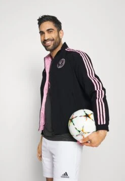 ADIDAS PERFORMANCE Inter Miami Anthem Jacket - Fanartikel - Black/True Pink 10 ADIDAS PERFORMANCE Inter Miami Anthem Jacket - Fanartikel - Black/True Pink -Next Verkoopwinkel 89aad009d32241c9acad4339ccb3849d