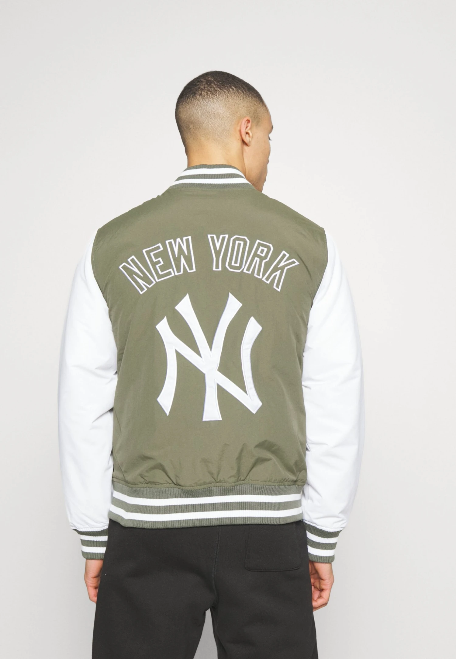 NEW ERA Mlb New York Yankees Team Logo - Fanartikel - Olive/White 1 NEW ERA Mlb New York Yankees Team Logo - Fanartikel - Olive/White