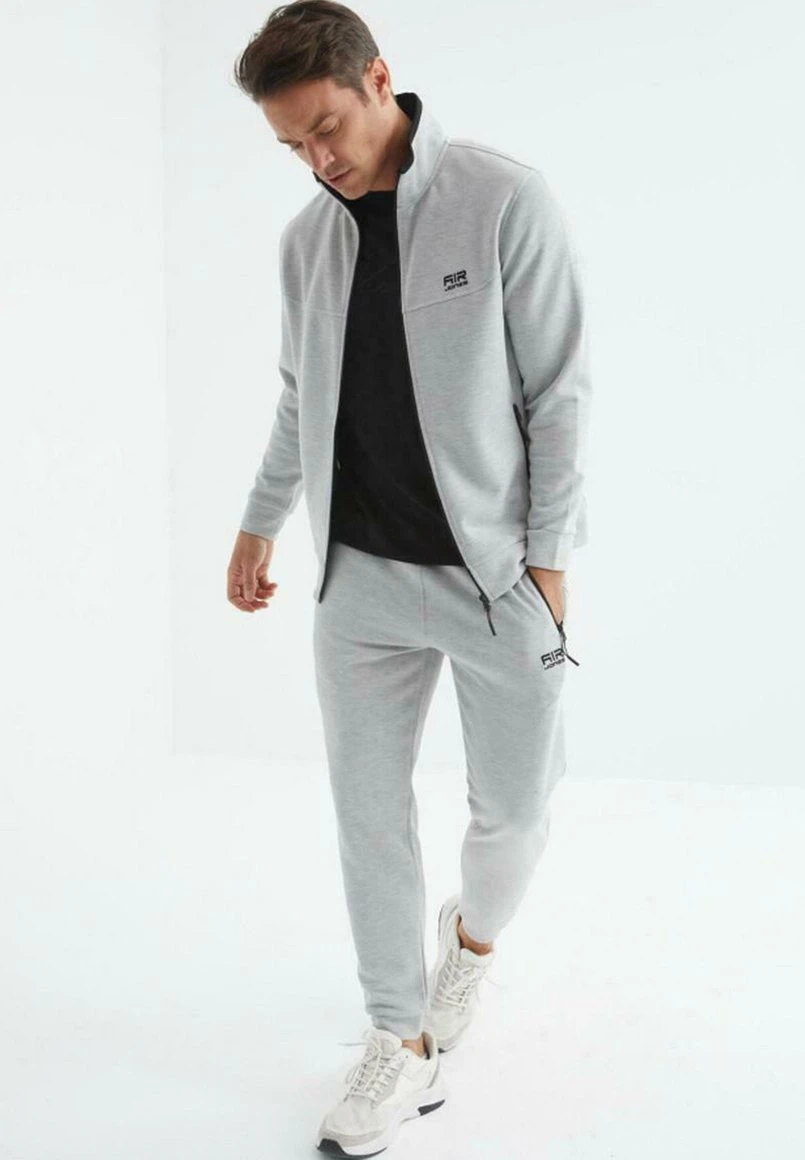 Vrijetijd-Jogging - Huis - Home- Trainingspak - Licht Grijs 2 Vrijetijd-Jogging - Huis - Home- Trainingspak - Licht Grijs - Afbeelding 2