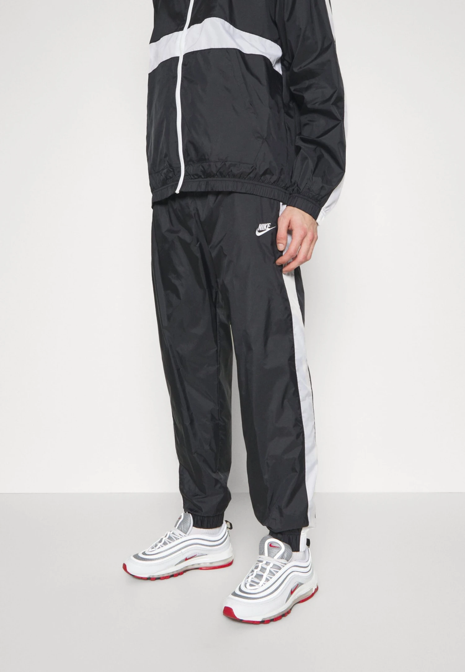 Nike Sportswear Club Suit - Trainingspak - Black/White 4 Nike Sportswear Club Suit - Trainingspak - Black/White - Afbeelding 4