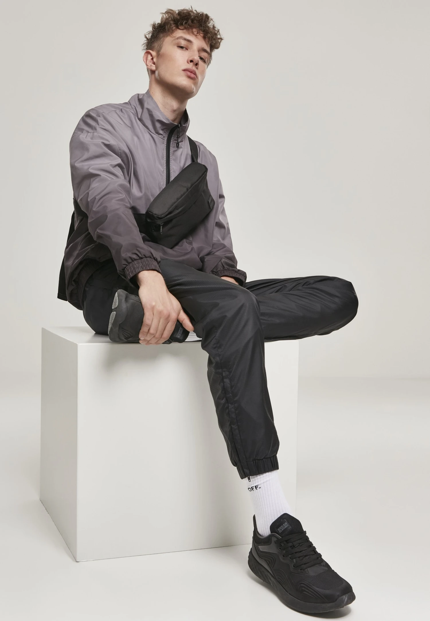 URBAN CLASSICS Gradient Pull Over Jacket - Trainingsvest - Black/Grey 7 URBAN CLASSICS Gradient Pull Over Jacket - Trainingsvest - Black/Grey - Afbeelding 7