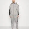 Boss Set - Trainingspak - Light Pastel Grey 12 Boss Set - Trainingspak - Light Pastel Grey -Next Verkoopwinkel 98b146fc4d9d4dd59d3ff7e168c9eaee