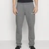 Champion Classic Straight Hem Pants Small Logo - Trainingsbroek - Grey 17 Champion Classic Straight Hem Pants Small Logo - Trainingsbroek - Grey -Next Verkoopwinkel 9e608789dd544c629698f600407b1b9a
