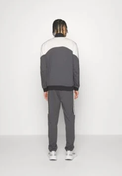 Adidas Sportswear M Cb Ts - Trainingspak - Grey Six 9 Adidas Sportswear M Cb Ts - Trainingspak - Grey Six -Next Verkoopwinkel a12d5e90e20f4fefb7b122f423bd2f2f