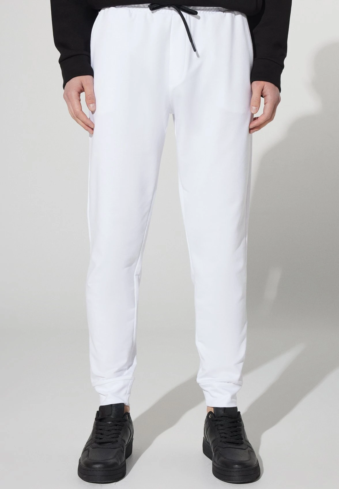 Standard Fit - Trainingsbroek - White 1 Standard Fit - Trainingsbroek - White