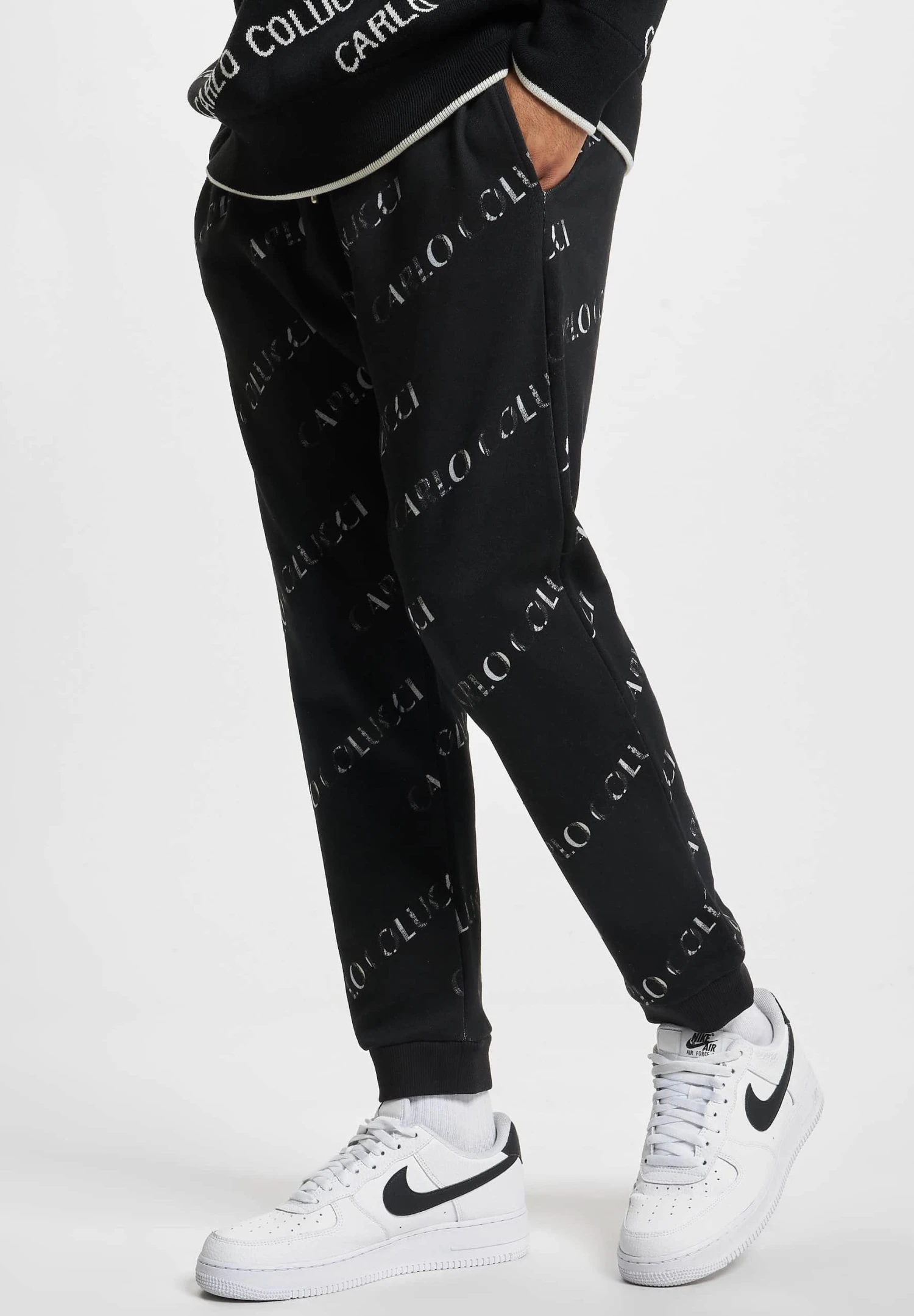 URBAN CLASSICS Allover Logo - Trainingsbroek - Black 4 URBAN CLASSICS Allover Logo - Trainingsbroek - Black - Afbeelding 4