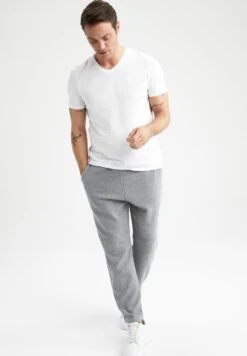DeFacto Regular Fit- Trainingsbroek - Grey 4 DeFacto Regular Fit- Trainingsbroek - Grey -Next Verkoopwinkel b1d9f63379c74a1ba774a3be10595f82