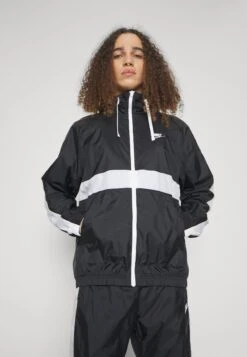 Nike Sportswear Club Suit - Trainingspak - Black/White 11 Nike Sportswear Club Suit - Trainingspak - Black/White -Next Verkoopwinkel b26d1801adbb45108002240fd4e2b668