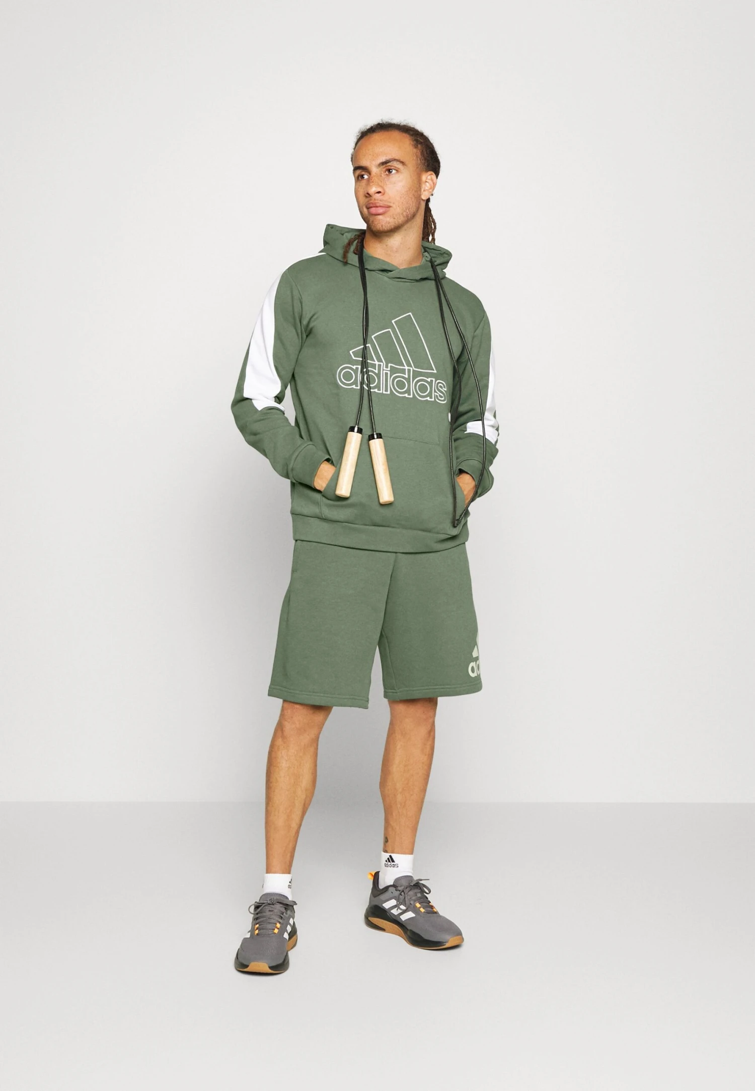 ADIDAS PERFORMANCE Loungewear Must Haves - Korte Broeken - Green Oxide/Linen Green 2 ADIDAS PERFORMANCE Loungewear Must Haves - Korte Broeken - Green Oxide/Linen Green - Afbeelding 2
