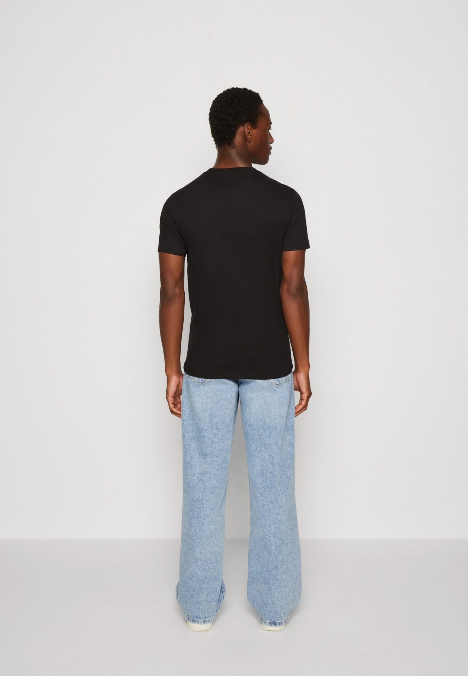 Calvin Klein Jeans Disrupted Monologo- T-Shirt Print - Black 3 Calvin Klein Jeans Disrupted Monologo- T-Shirt Print - Black - Afbeelding 3