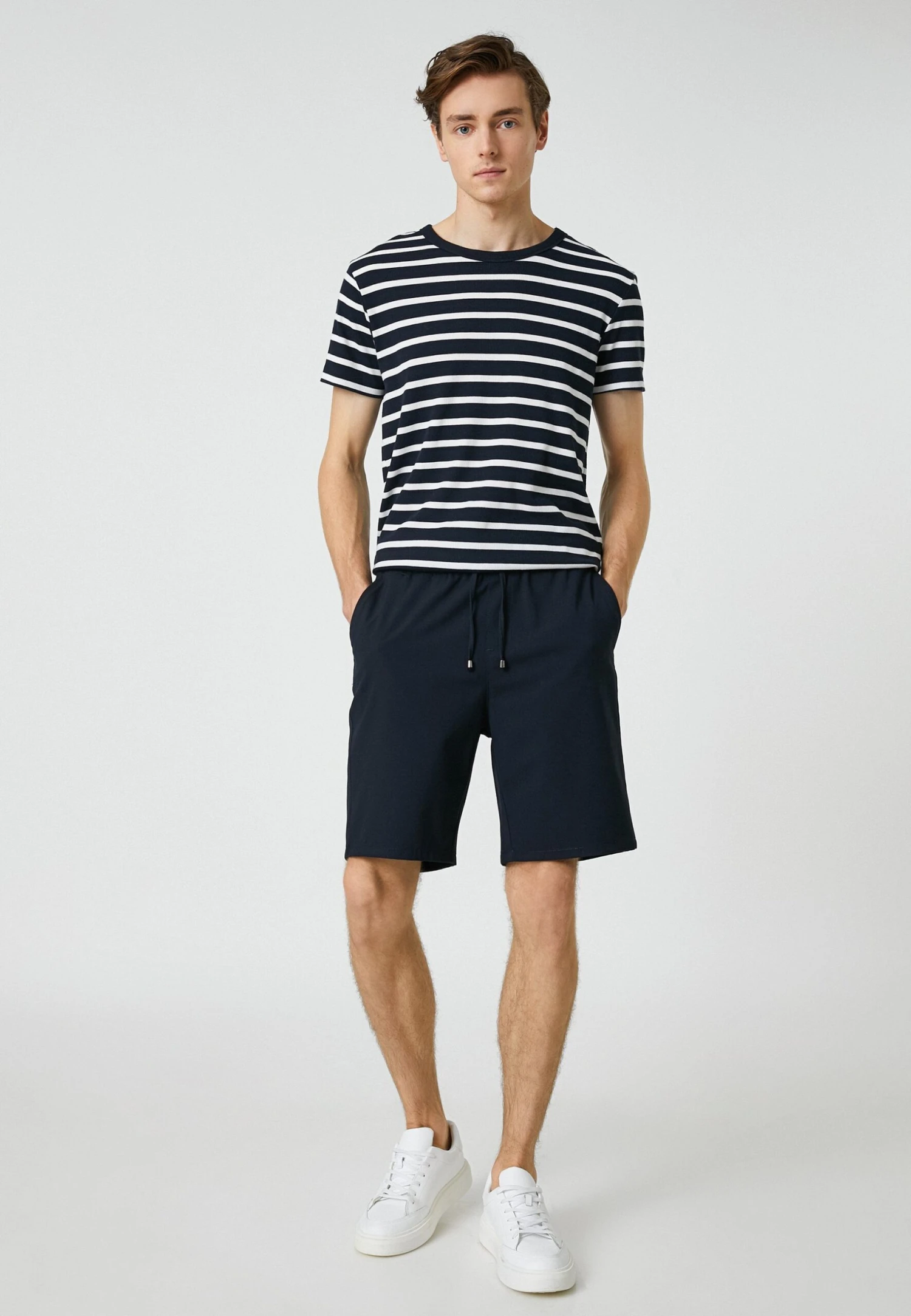 Koton Basic Drawstring Pocket Detailed - Shorts - Marine 2 Koton Basic Drawstring Pocket Detailed - Shorts - Marine - Afbeelding 2