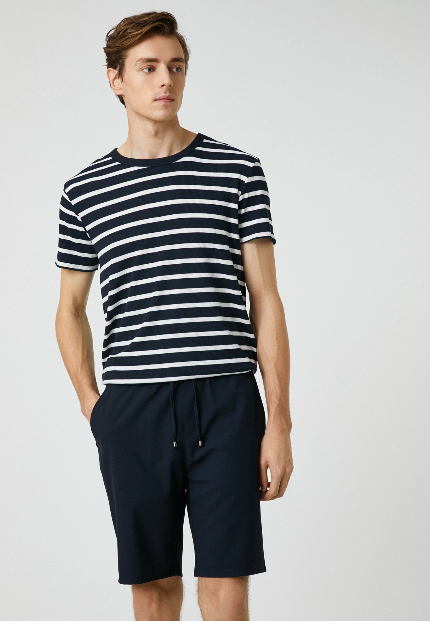 Koton Basic Drawstring Pocket Detailed - Shorts - Marine 5 Koton Basic Drawstring Pocket Detailed - Shorts - Marine - Afbeelding 5