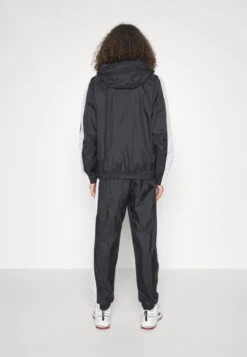 Nike Sportswear Club Suit - Trainingspak - Black/White 13 Nike Sportswear Club Suit - Trainingspak - Black/White -Next Verkoopwinkel c2d97fb774ee4e239268267916d5cfa3