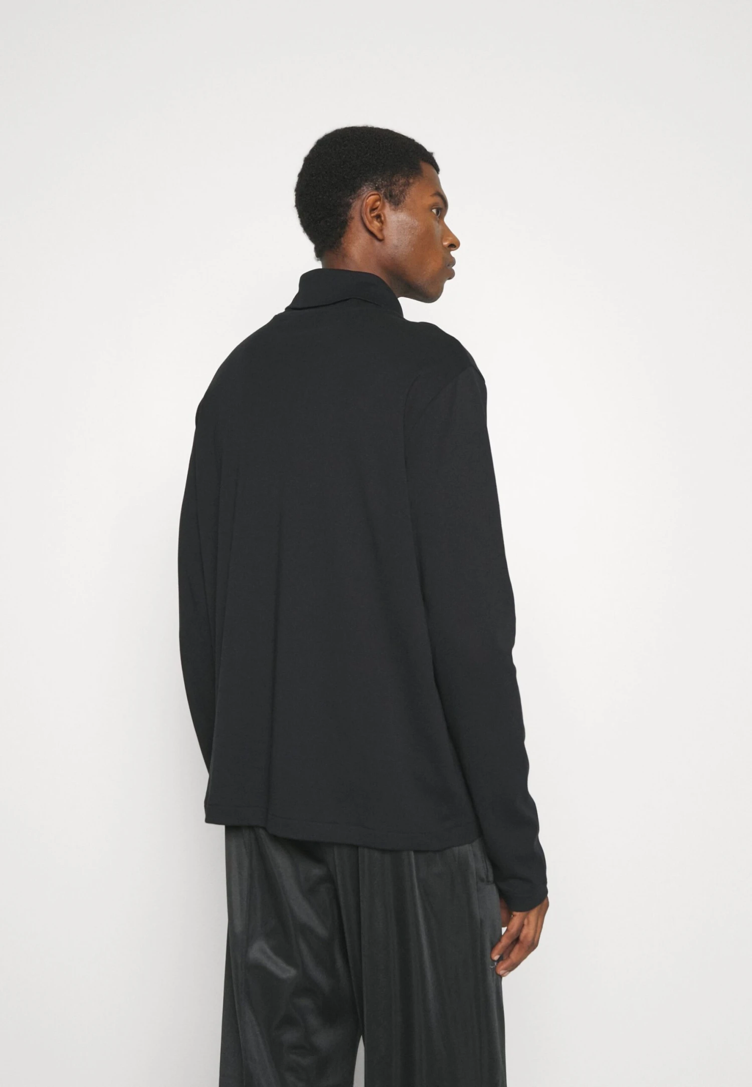 J.Lindeberg Aydin Embroided Turtle Neck - Pyjamashirt - Black 3 J.Lindeberg Aydin Embroided Turtle Neck - Pyjamashirt - Black - Afbeelding 3