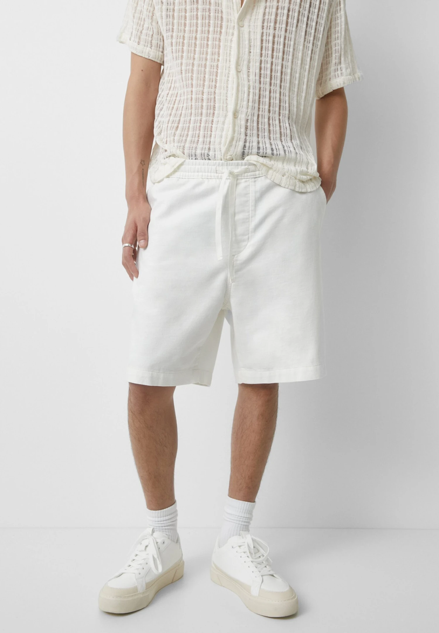 PULL & BEAR With Drawstring-Bermuda- Shorts - White 1 PULL & BEAR With Drawstring-Bermuda- Shorts - White