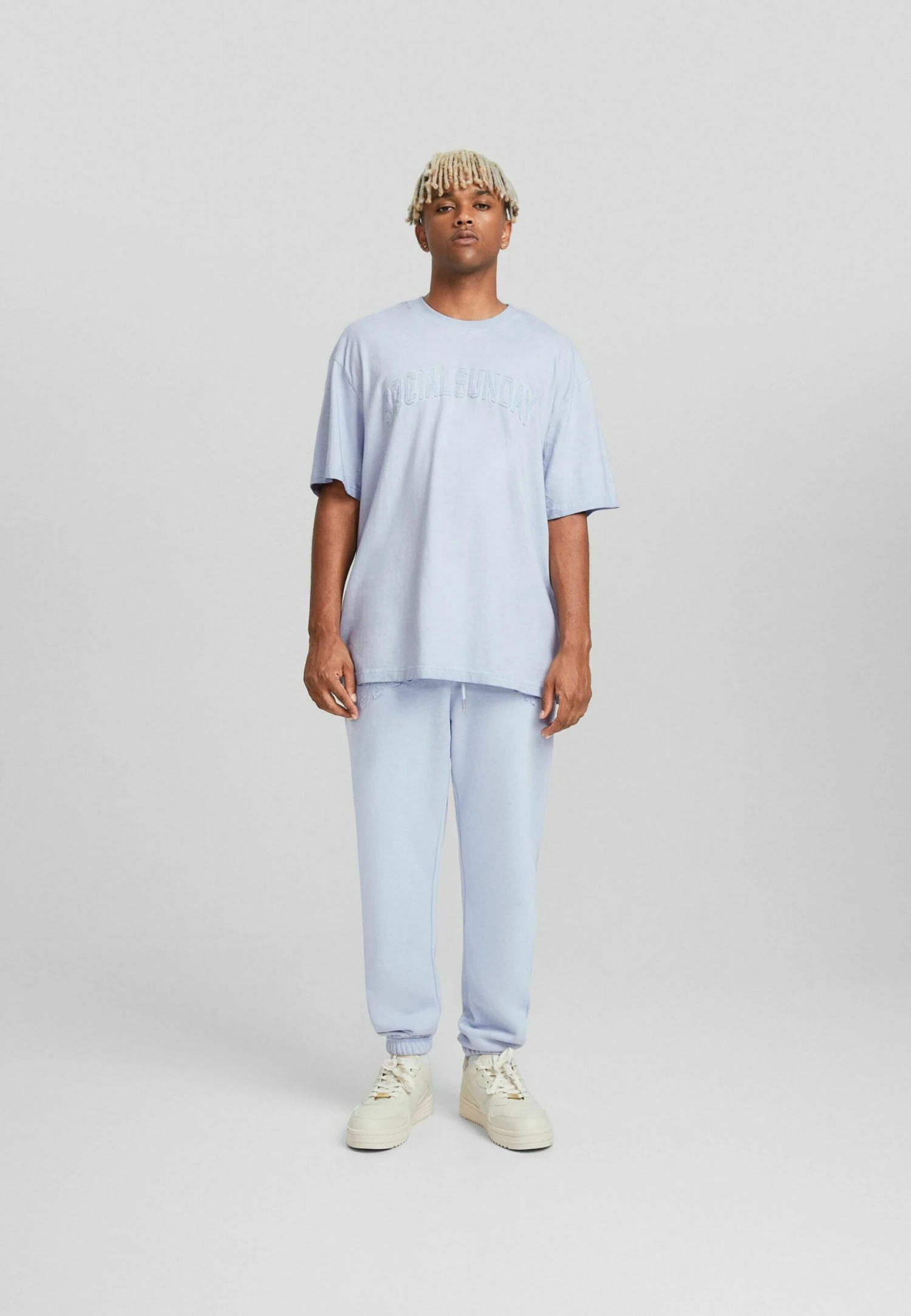 BERSHKA Patch Short Sleeve Boxy Fit - T-Shirt Print - Light-Blue Denim 2 BERSHKA Patch Short Sleeve Boxy Fit - T-Shirt Print - Light-Blue Denim - Afbeelding 2