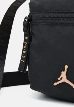 Jordan Airborne Festival- Schoudertas - Black/Rose Gold 7 Jordan Airborne Festival- Schoudertas - Black/Rose Gold -Next Verkoopwinkel cb7e218c831a44a7929c4df4cb952586