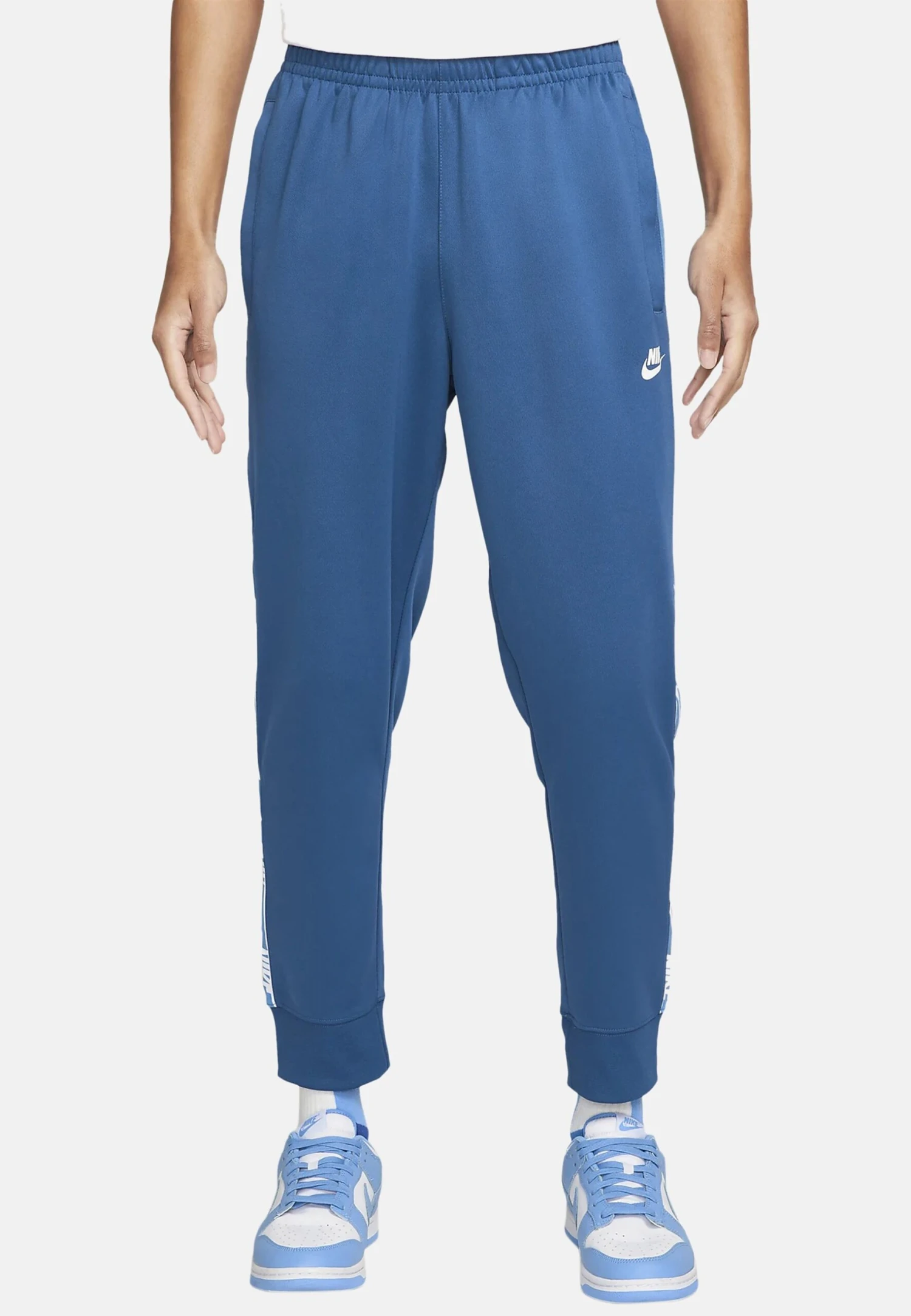 Nike Sportswear Trainingsbroek -Marina Blue Dutch Blue Whit 1 Nike Sportswear Trainingsbroek -Marina Blue Dutch Blue Whit
