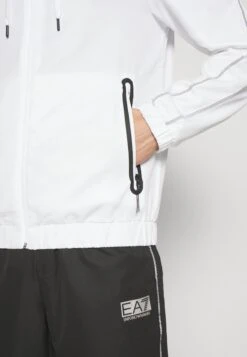 EA7 Emporio Armani Tracksuit - Trainingspak - White/Black 16 EA7 Emporio Armani Tracksuit - Trainingspak - White/Black -Next Verkoopwinkel cd5d3c6df3254d319fdacbfdc910b167
